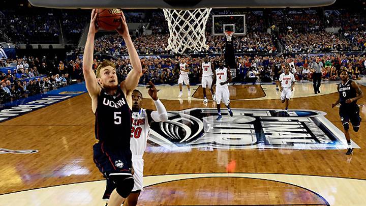 Connecticut controls game against No. 1 Florida in Final Four upset Connecticut controls game against No. 1 Florida in Final Four upset