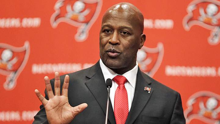 Lovie Smith delivers a message by declaring Josh McCown his starter