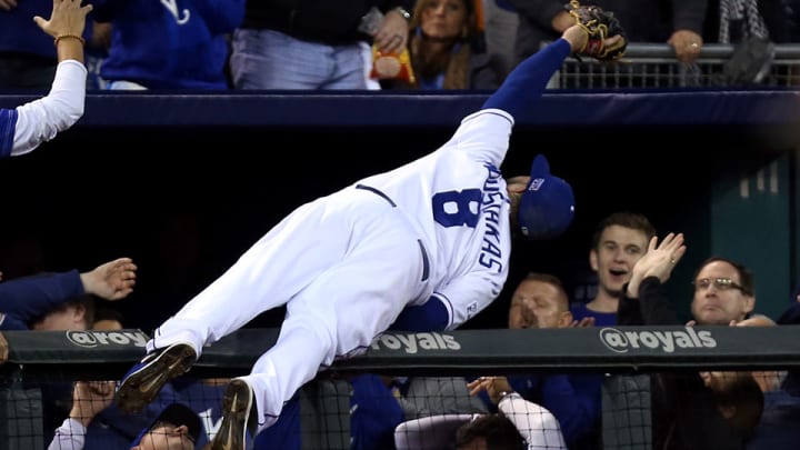 Video: Royals' Mike Moustakas makes catch falling into dugout
