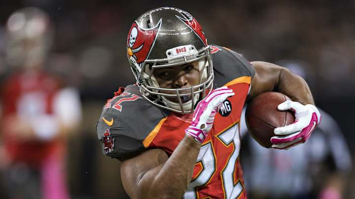 Buccaneers staying with Doug Martin at running back despite struggles