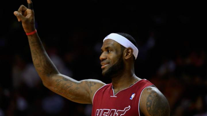 LeBron James hopes to return on Thursday against the Knicks, will wear a protective mask LeBron James hopes to return on Thursday against the Knicks, will wear a protective mask