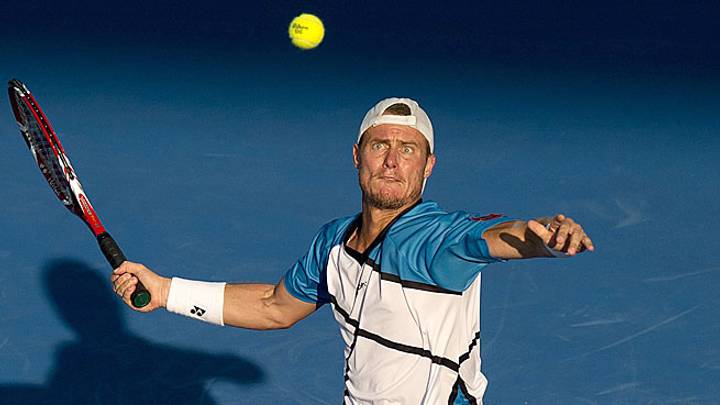 Lleyton Hewitt upsets Roger Federer to win Brisbane title