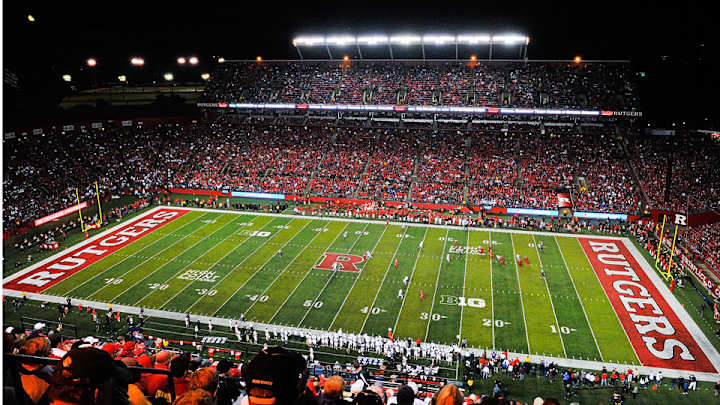 Rutgers apologizes for 'offensive' fan signs, t-shirts vs. Penn State
