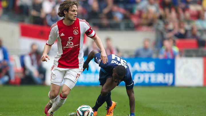 Ajax, Manchester United finalize transfer of Daley Blind