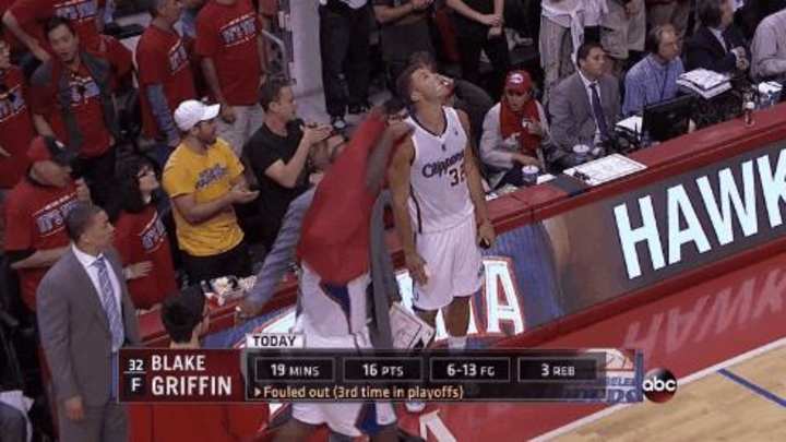Clippers' Blake Griffin fouls out, douses Warriors fan with water