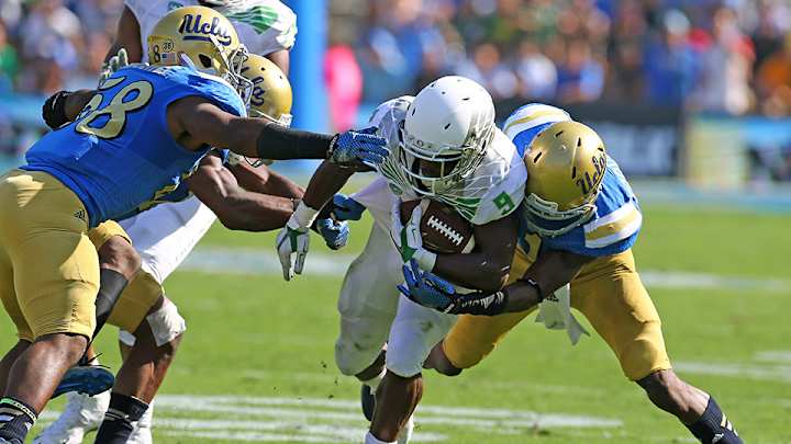 UCLA HC Jim Mora, DC Jeff Ulbrich get into argument on sidelines