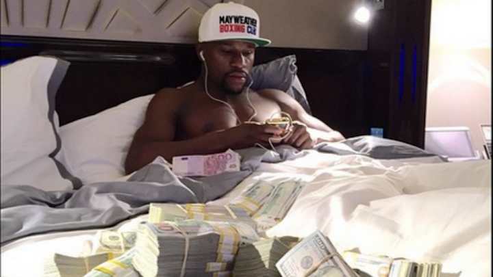 Floyd Mayweather still has tons and tons of cash Floyd Mayweather still has tons and tons of cash