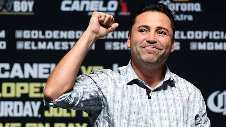 In battle of networks, Golden Boy's Oscar De La Hoya sides with HBO