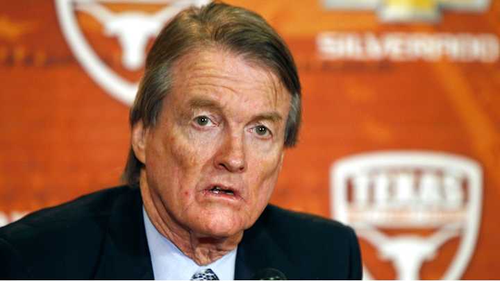 Report: Texas president Bill Powers asked to resign or be fired