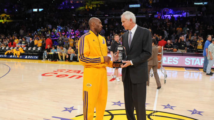 Lakers GM Mitch Kupchak agrees to contract extension
