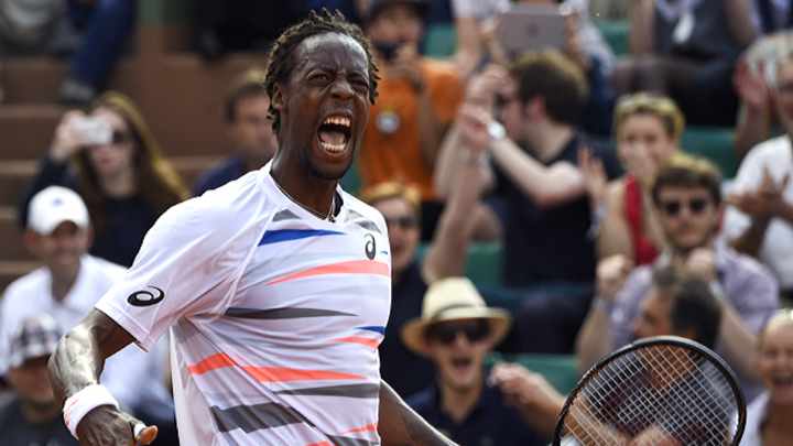 Gael Monfils outlasts Fabio Fognini in entertaining match at French Open