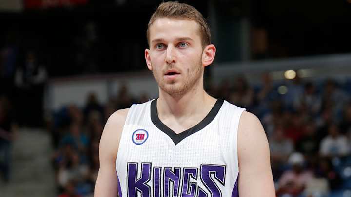 DeMarcus Cousins catches Nik Stauskas showing off his money DeMarcus Cousins catches Nik Stauskas showing off his money