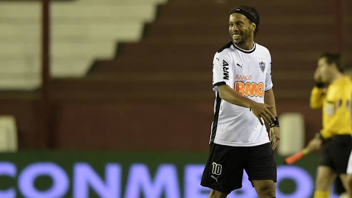 Ronaldinho signs surprise deal with Liga MX side Querétaro