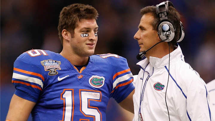 Tim Tebow gives a pep talk to Ohio State football players