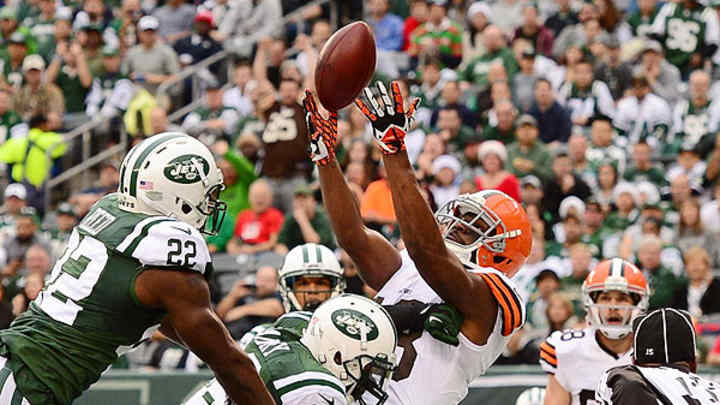 Oakland Raiders claim former Browns receiver Greg Little off waivers