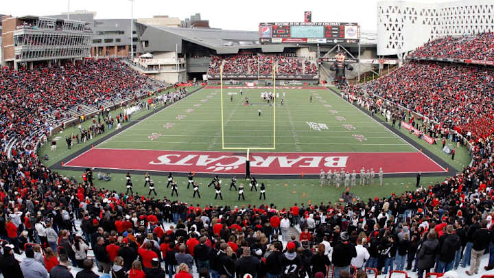 Cincinnati professor threatens to fail students who wear Ohio State gear Cincinnati professor threatens to fail students who wear Ohio State gear