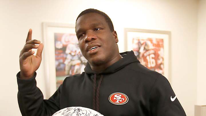 Frank Gore thanks 49ers media by delivering pizza