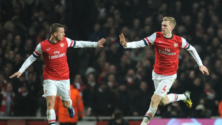 Watch: Arsenal players respond to mean fan tweets in most literal way possible