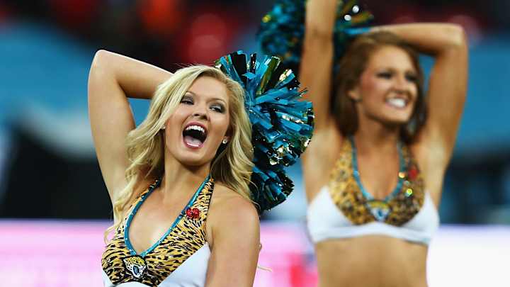 NFL Cheerleaders Rope Swinging & Pogo Parkour