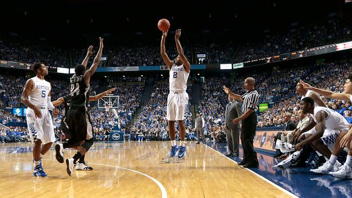 Kentucky tops AP Poll, followed by Wisconsin, Arizona, Duke Kentucky tops AP Poll, followed by Wisconsin, Arizona, Duke