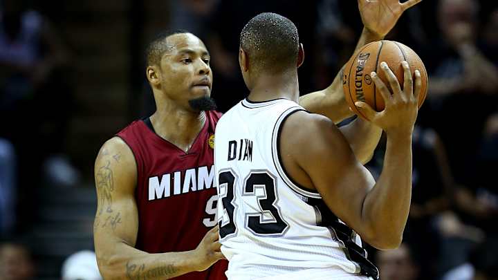 Report: Mavericks considering F Rashard Lewis after knee surgery