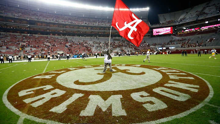 Alabama freshman Rashaan Evans loves 'living it up on Bourbon Street' Alabama freshman Rashaan Evans loves 'living it up on Bourbon Street'