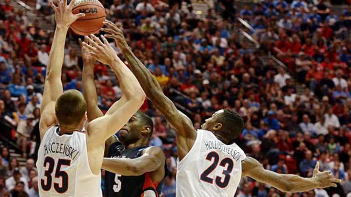 Five winners (Kentucky, Lousville) and five losers (Michigan, UCLA) from NBA draft decisions Five winners (Kentucky, Lousville) and five losers (Michigan, UCLA) from NBA draft decisions