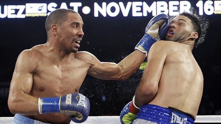 A bitter contract dispute comes at a bad time for Andre Ward