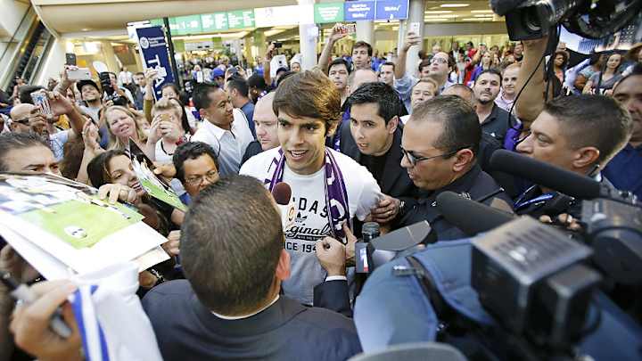 Watch: Kaka scores in first game on pre-MLS loan with Sao Paulo Watch: Kaka scores in first game on pre-MLS loan with Sao Paulo