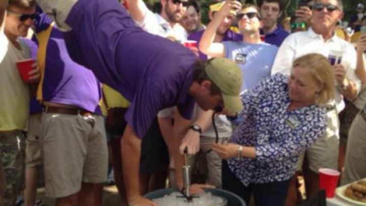 Louisiana senator helps LSU fan with keg stand