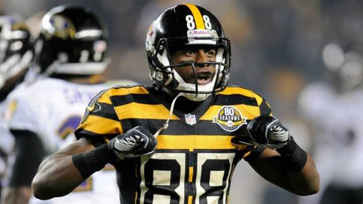 Emmanuel Sanders signs three-year deal with Broncos Emmanuel Sanders signs three-year deal with Broncos