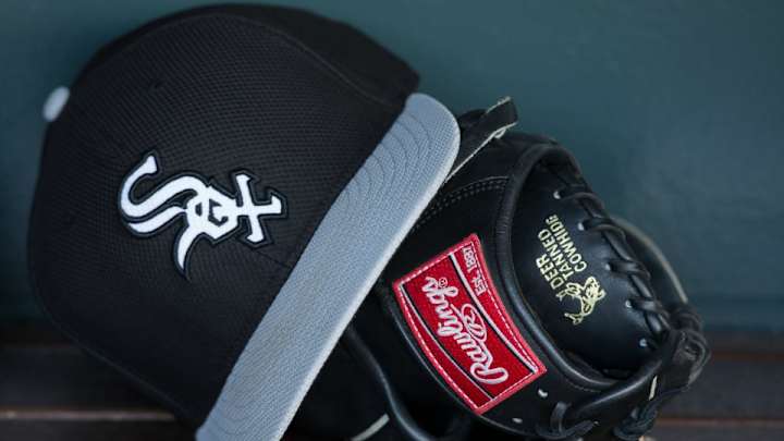Former White Sox pitcher giving away his team gear after trade