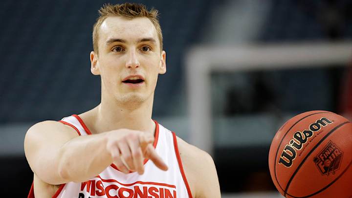 Watch: Wisconsin's Sam Dekker hits teammate with ball during celebration