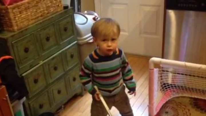 Watch: Adorable toddler insists he's Flyers forward Jakub Voracek