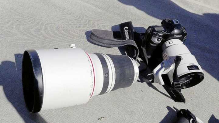 Oklahoma player broke a $10k camera lens in sideline fall Oklahoma player broke a $10k camera lens in sideline fall