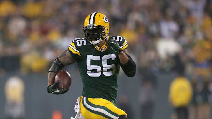 Packers' Julius Peppers has touchdown pass bounce off his chest Packers' Julius Peppers has touchdown pass bounce off his chest
