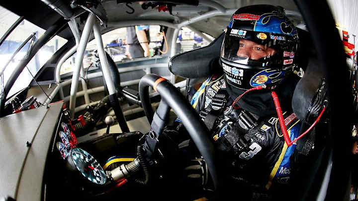 Team: Tony Stewart won't race on Sunday after fatal crash Team: Tony Stewart won't race on Sunday after fatal crash