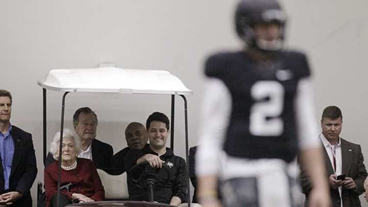 Johnny Manziel impresses LeBron, Vick, George H.W. Bush at pro day