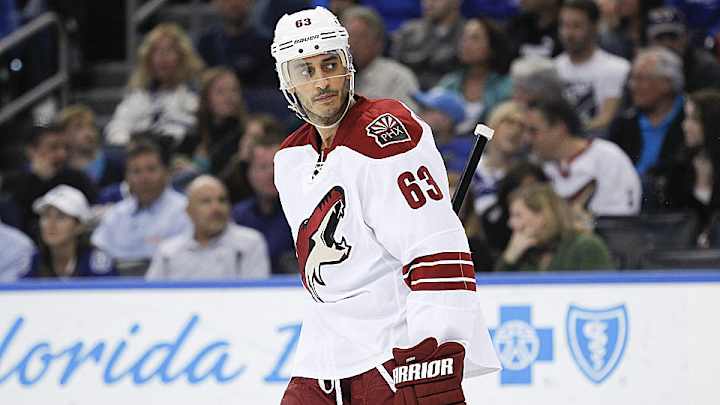 Predators revamp center corps, sign Mike Ribeiro and Derek Roy