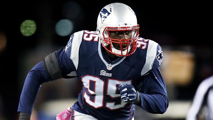 Report: Patriots DE Chandler Jones out one month with hip injury