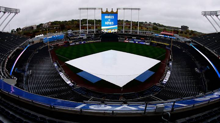 Game 3 rainout scrambles rotations, bullpens for O's, Royals in ALCS