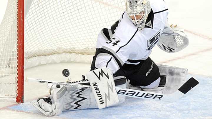 Predators add Devan Dubnyk in trade; Oilers obtain Ben Scrivens