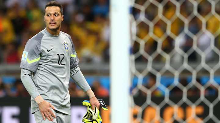 Julio Cesar leaves QPR, signs with Benfica