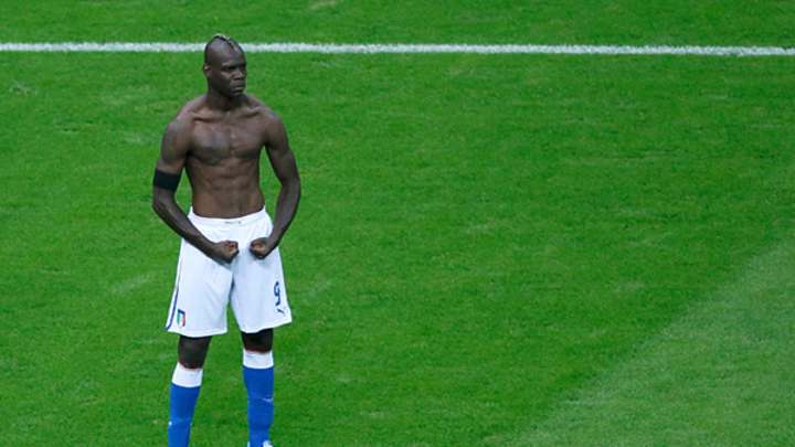 Mario Balotelli, Gift That Keeps On Giving, Commissions Statue Of Himself Mario Balotelli, Gift That Keeps On Giving, Commissions Statue Of Himself