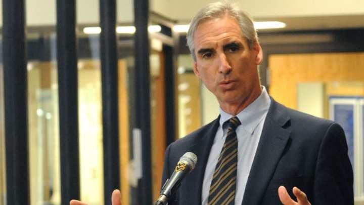 Report: Texas athletic director interviews to include favorite Oliver Luck