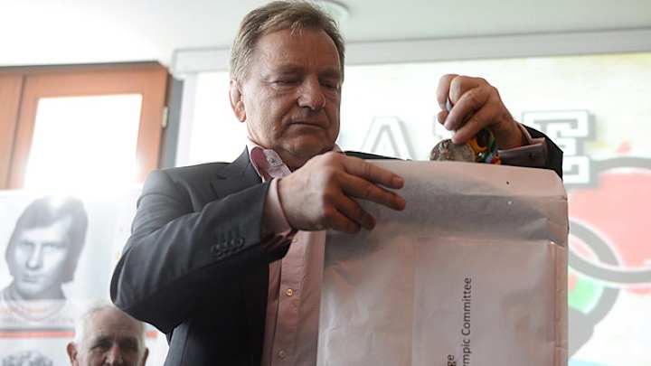 Wrestler returns Olympic medal to protest sport's Olympic cut