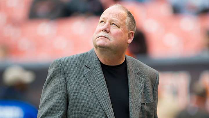 Former Browns president Mike Holmgren at practice