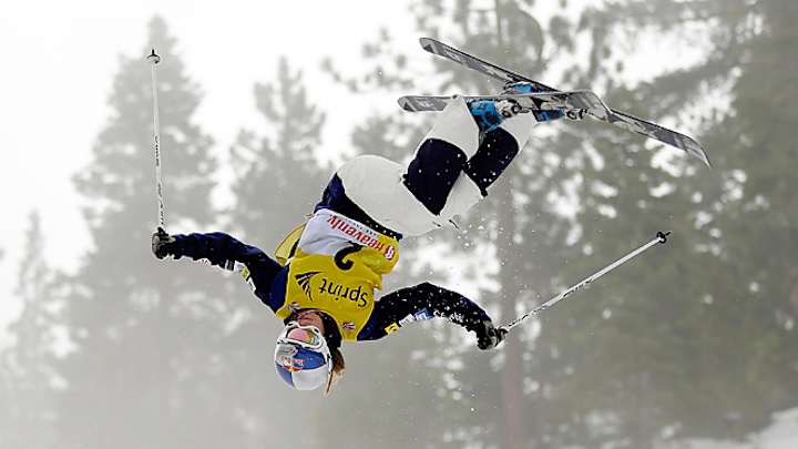 Heather McPhie defends her freestyle moguls title