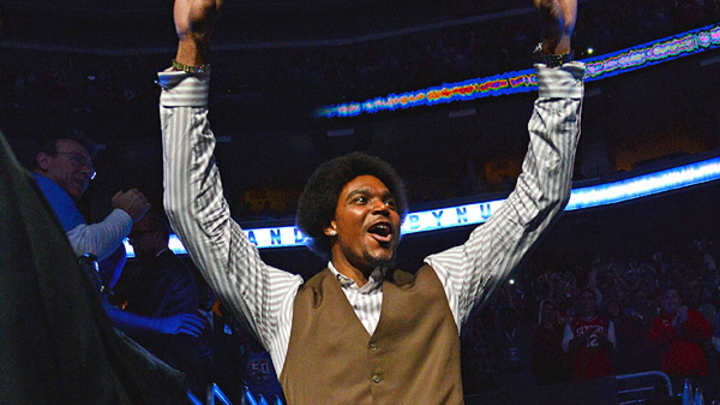 Andrew Bynum dances away the offseason in Spain