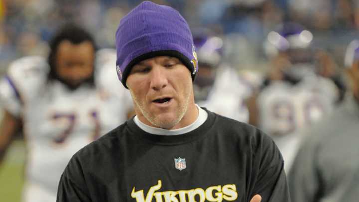 Rams called Brett Favre, not Tim Tebow, after Sam Bradford's injury